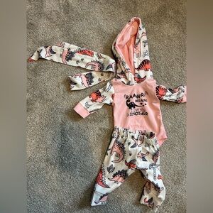 NWOT Minifeiko dinosaur outfit size 0-3 months